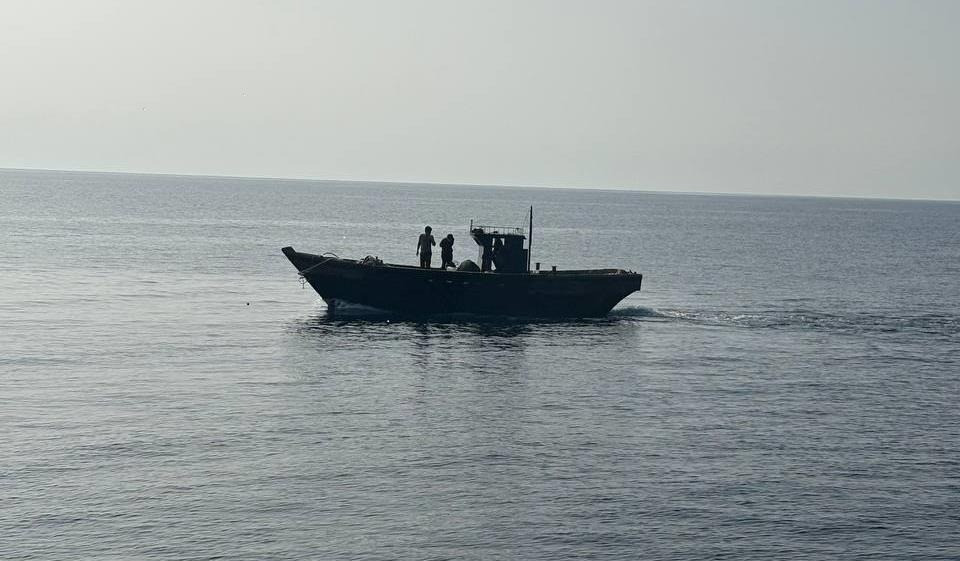 Chiếc thuyền gỗ đưa người Triều Tiên hồi hương sáng 9/7. (Ảnh: Yonhap) Chiếc thuyền gỗ đưa người Triều Tiên hồi hương sáng 9/7. (Ảnh: Yonhap)