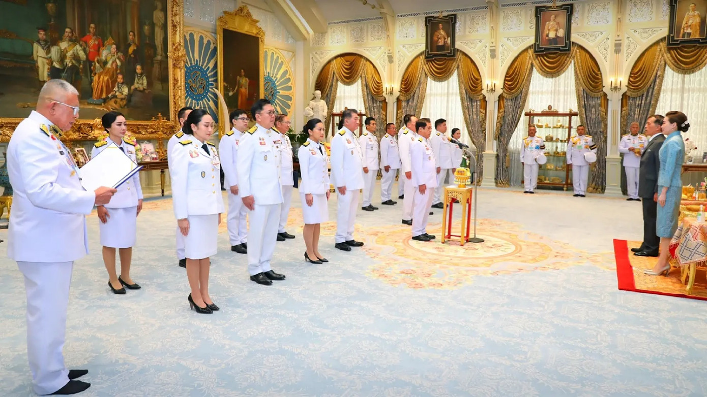 Nội các mới tuyên thệ nhậm chức trước Quốc vương Thái Lan Maha Vajiralongkorn. (Ảnh: Nation)