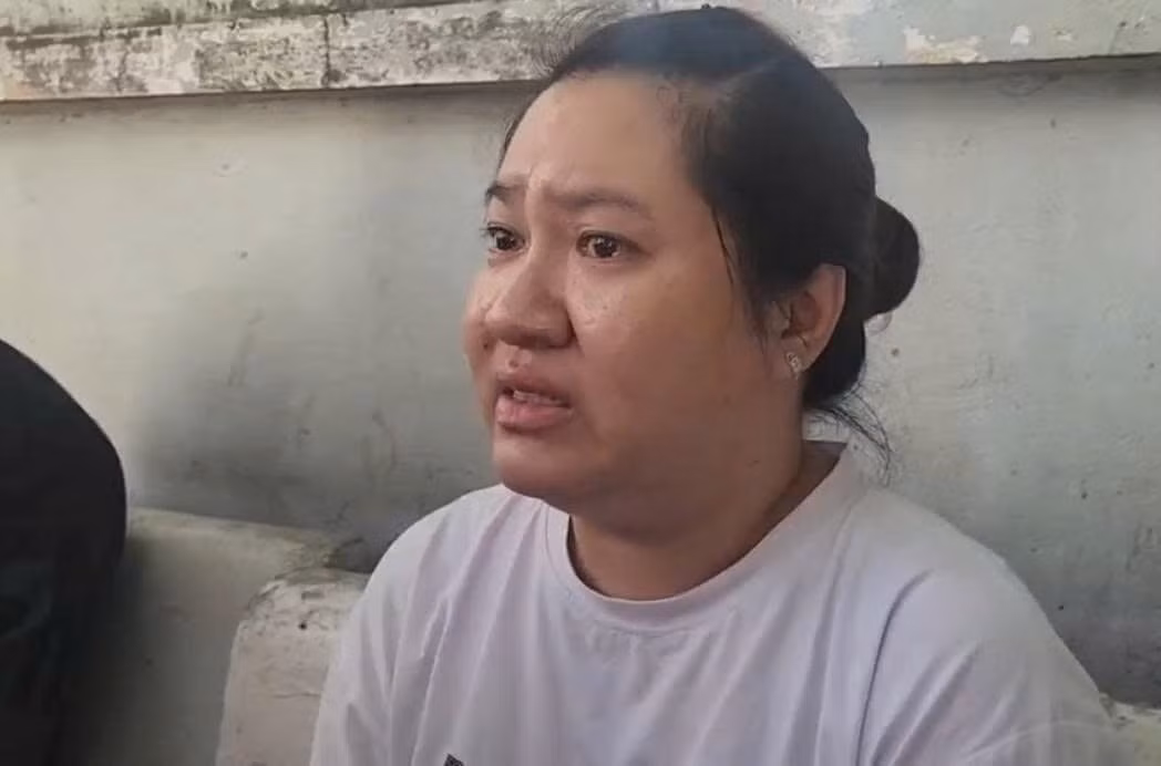 Chị Đô Trần Nguyệt Ánh chia sẻ với phóng viên Dân Việt về vụ cháy ở chung cư Độc Lập, tối 6/7. Ảnh: Chinh Hoàng Chị Đô Trần Nguyệt Ánh chia sẻ với phóng viên Dân Việt về vụ cháy ở chung cư Độc Lập, tối 6/7. Ảnh: Chinh Hoàng