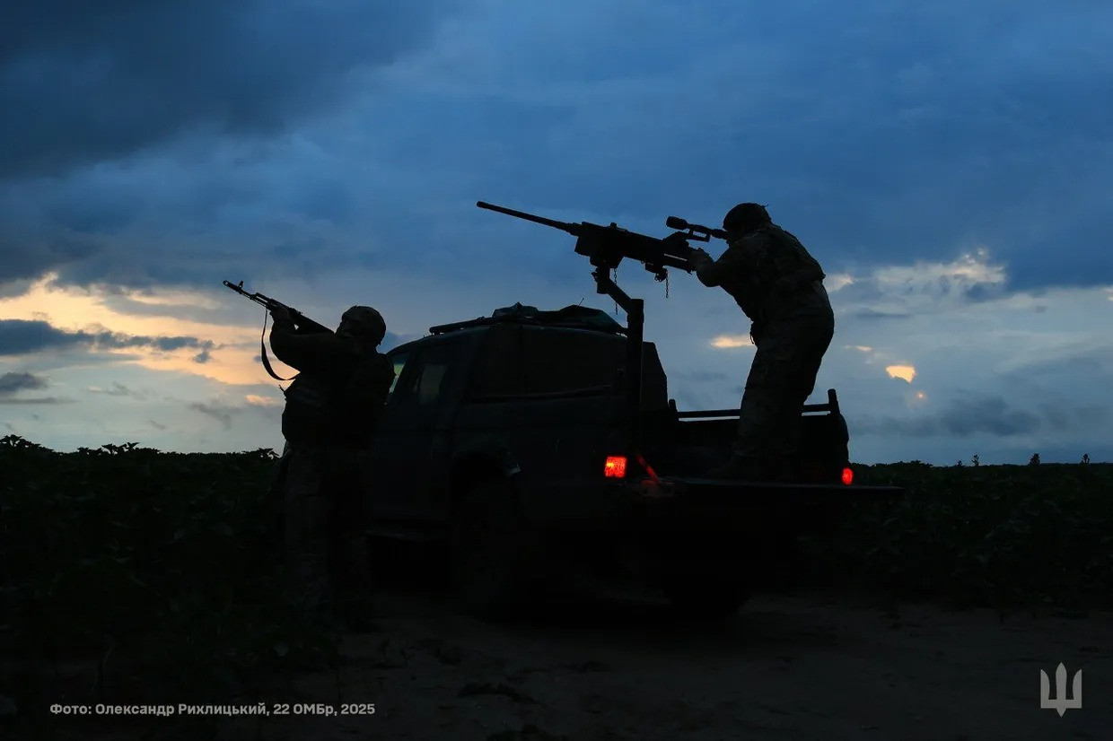 Phòng không Ukraine đối phó với máy bay không người lái. (Ảnh: Kyiv Independent)