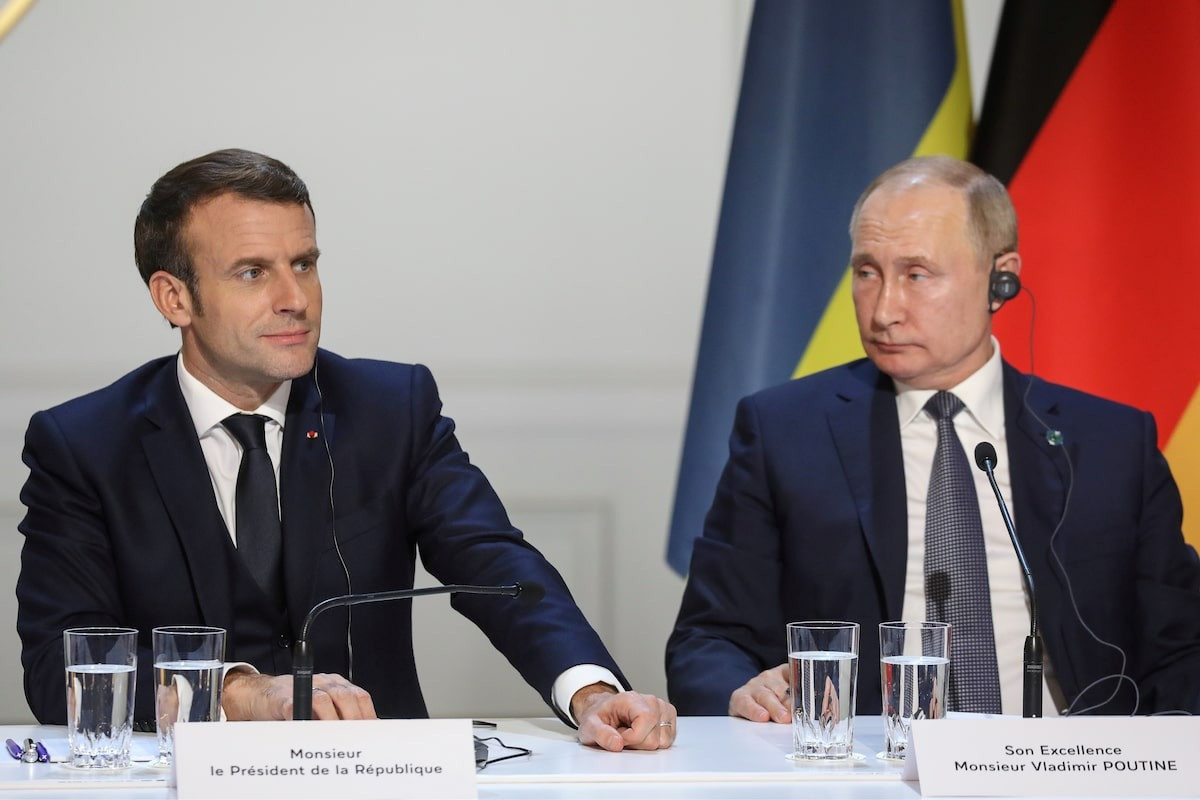 Tổng thống Nga Vladimir Putin và Tổng thống Pháp Emmanuel Macron. (Ảnh: Reuters)