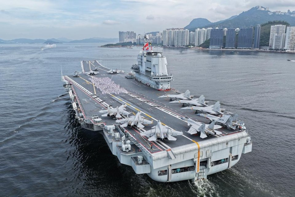 Tàu sân bay Sơn Đông. (Ảnh: EPA) Tàu sân bay Sơn Đông. (Ảnh: EPA)