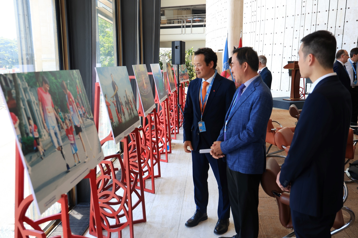 Những hình ảnh đẹp của Việt Nam được giới thiệu với bạn bè quốc tế.