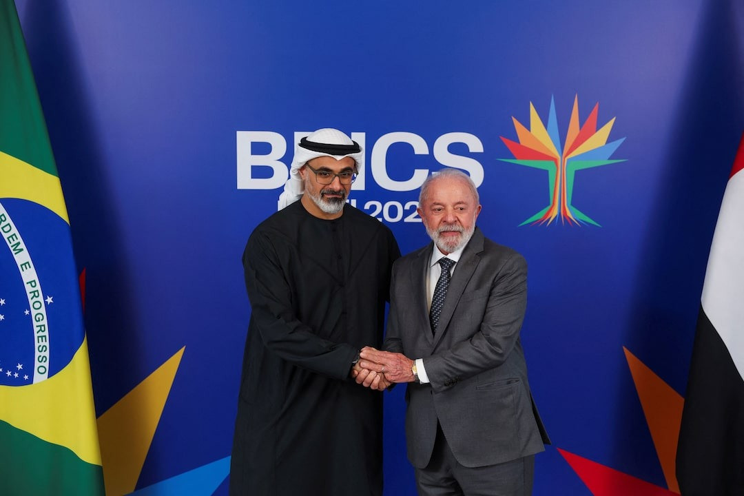Tổng thống Brazil gặp Thái tử Abu Dhabi, Sheikh Khaled bin Mohamed bin Zayed Al Nahyan. (Ảnh: Reuters) Tổng thống Brazil gặp Thái tử Abu Dhabi, Sheikh Khaled bin Mohamed bin Zayed Al Nahyan. (Ảnh: Reuters)
