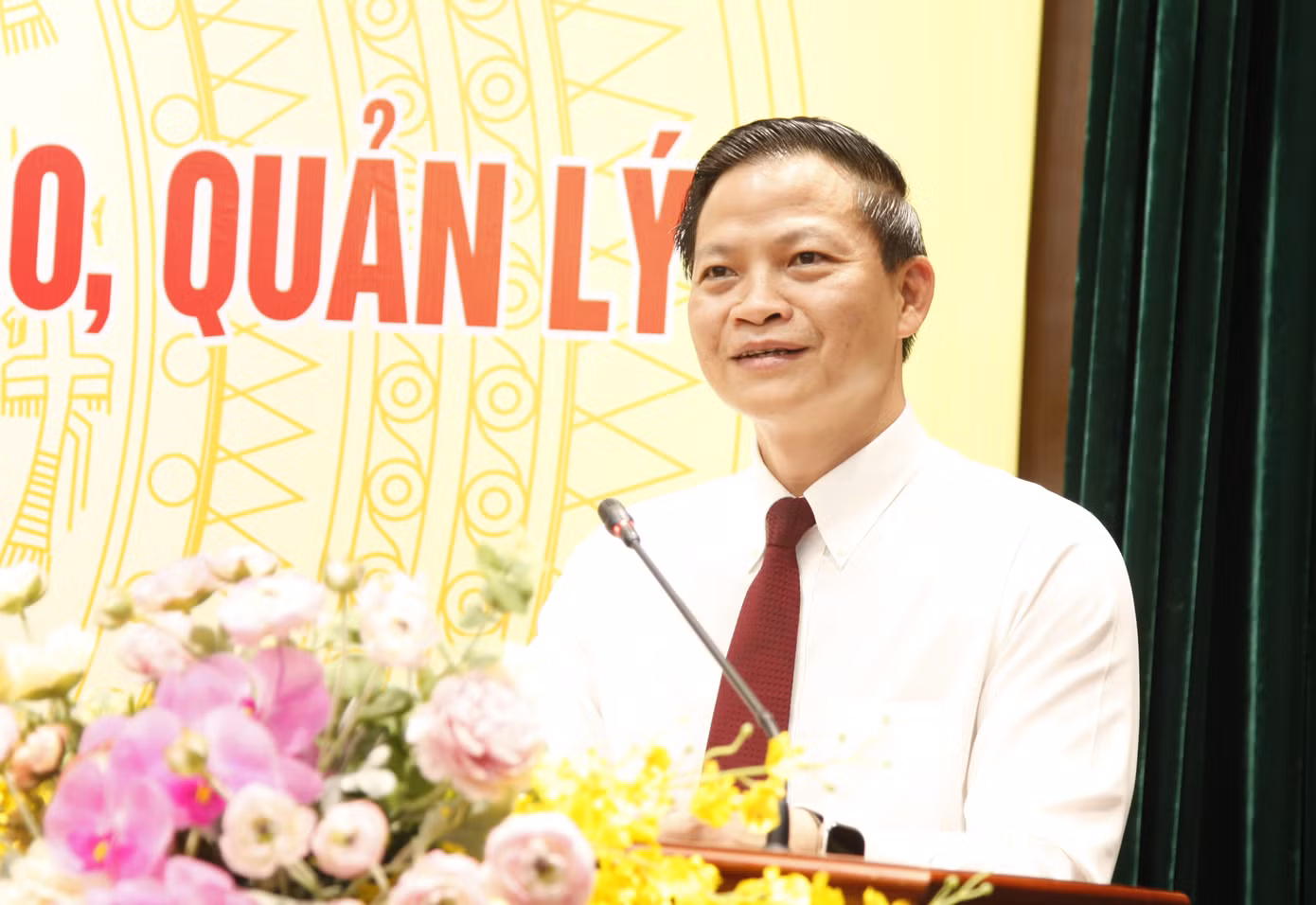 Chủ tịch UBND tỉnh Bắc Ninh Vương Quốc Tuấn phát biểu tại cuộc họp. Ảnh: Nguyễn Thắng