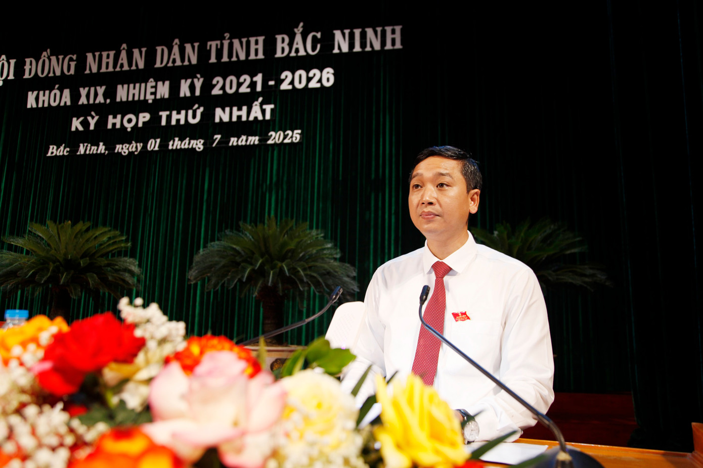 Chủ tịch HĐND tỉnh Bắc Ninh Nguyễn Việt Oanh phát biểu tại kỳ họp. Ảnh: Nguyễn Thắng