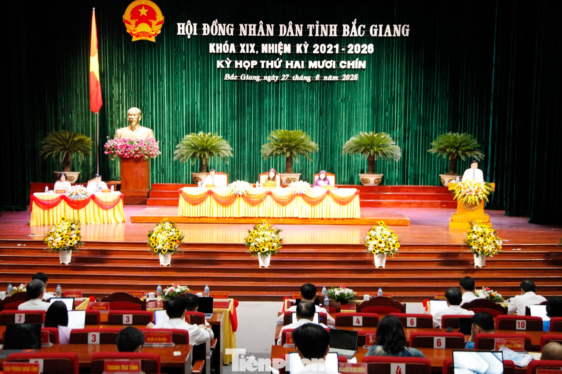 HĐND tỉnh Bắc Giang họp lần cuối. Ảnh: Nguyễn Thắng