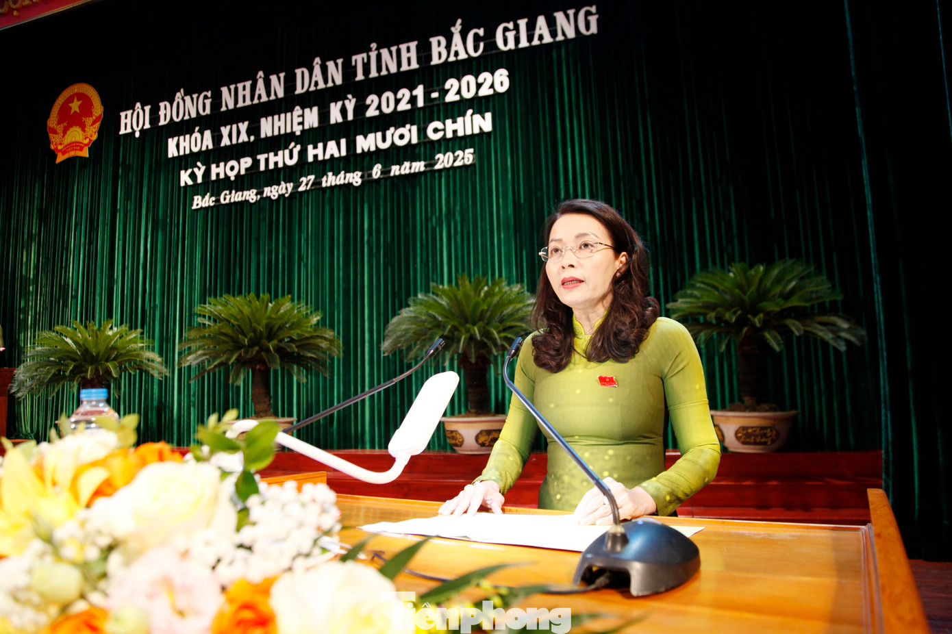 Bà Nguyễn Thị Hương - Chủ tịch HĐND tỉnh Bắc Giang phát biểu tại kỳ họp. Ảnh: Nguyễn Thắng