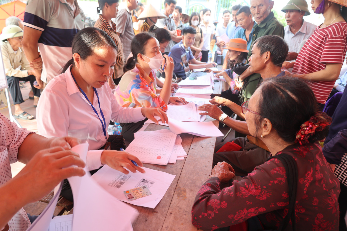 Người dân đồng thuận nhận tiền đền bù giải phóng mặt bằng dự án sân bay Gia Bình.