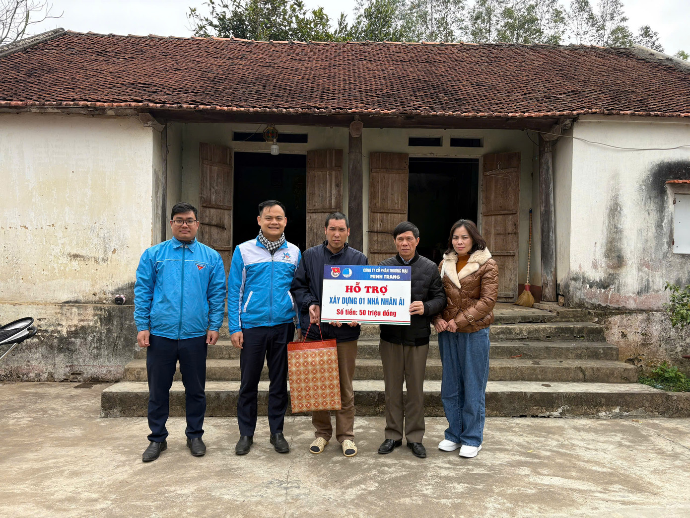 Tỉnh Đoàn Bắc Giang hỗ trợ xây dựng nhà nhân ái.