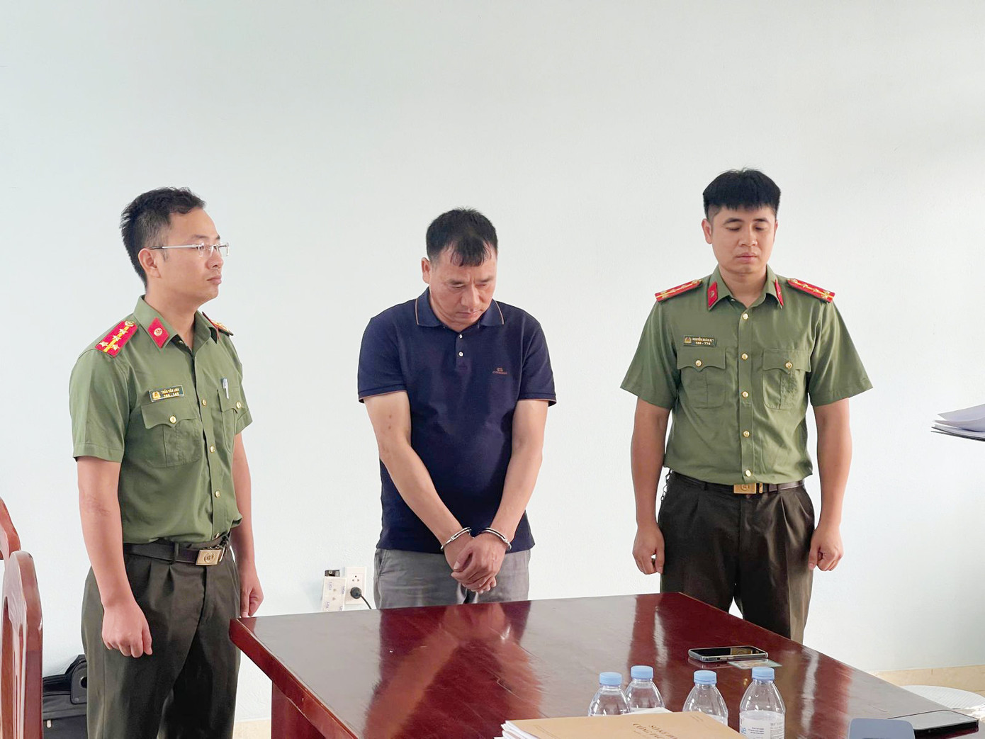 Cơ quan Công an tiến hành hoạt động tố tụng đối với bị can Phùng Ngọc Phương. Cơ quan Công an tiến hành hoạt động tố tụng đối với bị can Phùng Ngọc Phương.