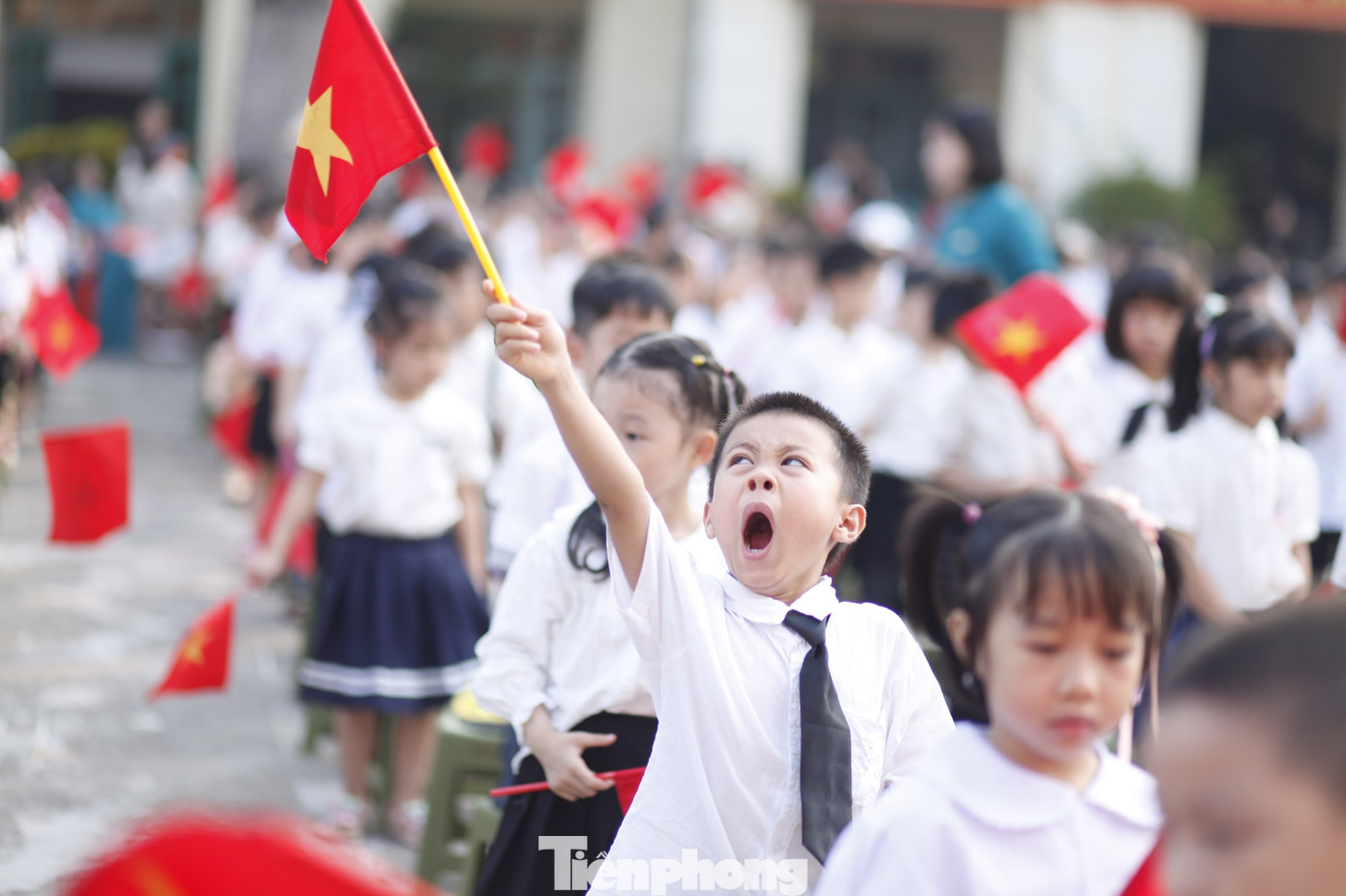 Học sinh trường Tiểu học Võ Thị Sáu (thành phố Bắc Giang) dự khai giảng năm học mới. Ảnh: Nguyễn Thắng