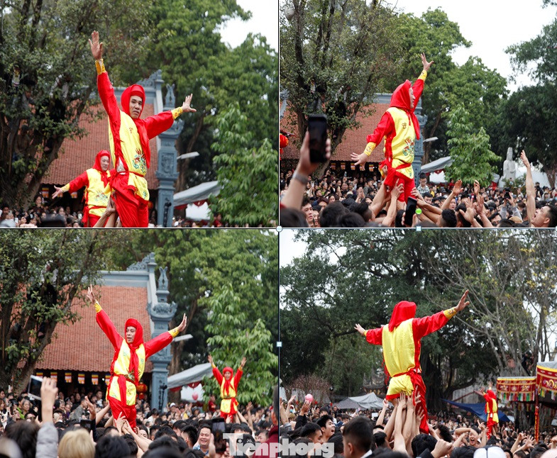 Lễ hội gắn liền với sự tích về đức thánh Thiên Cương ra quân đánh giặc Xích Quỷ. Theo người làng Đồng Kỵ, 4 ông đám tái hiện 4 tướng quân dưới thời đức thánh Thiên Cương. Ảnh: Nguyễn Thắng