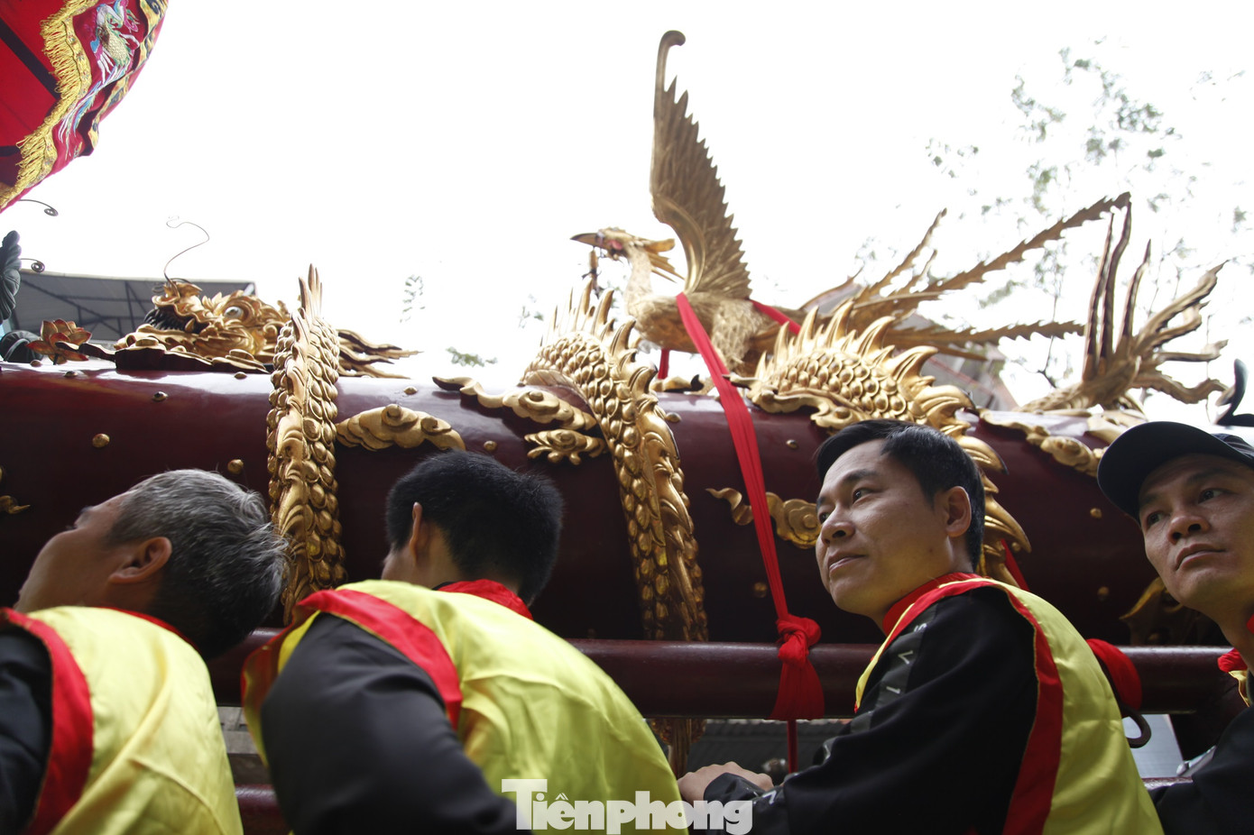 Để nhớ ơn Thiên Cương, làng Đồng Kỵ thờ đức Thiên Cương làm thần hoàng làng tại đình và hằng năm mở hội thi đốt pháo, tái hiện ngày Thiên Cương ra lệnh xuất quân đánh giặc. Ảnh: Nguyễn Thắng