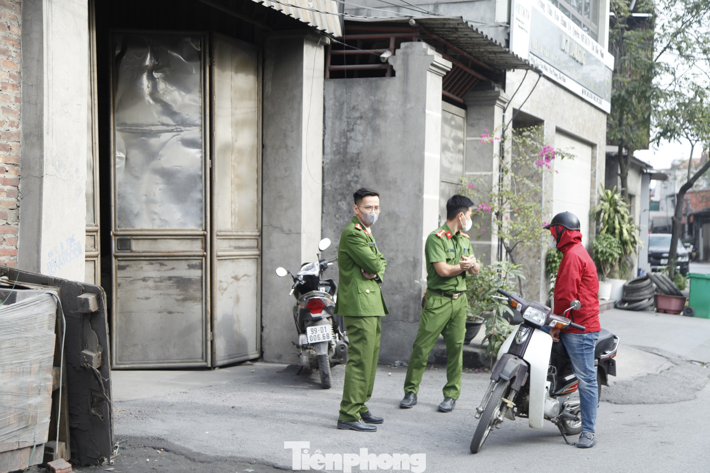 Công an tỉnh Bắc Ninh kiểm tra cơ sở sản xuất làng nghề. Ảnh: Nguyễn Thắng