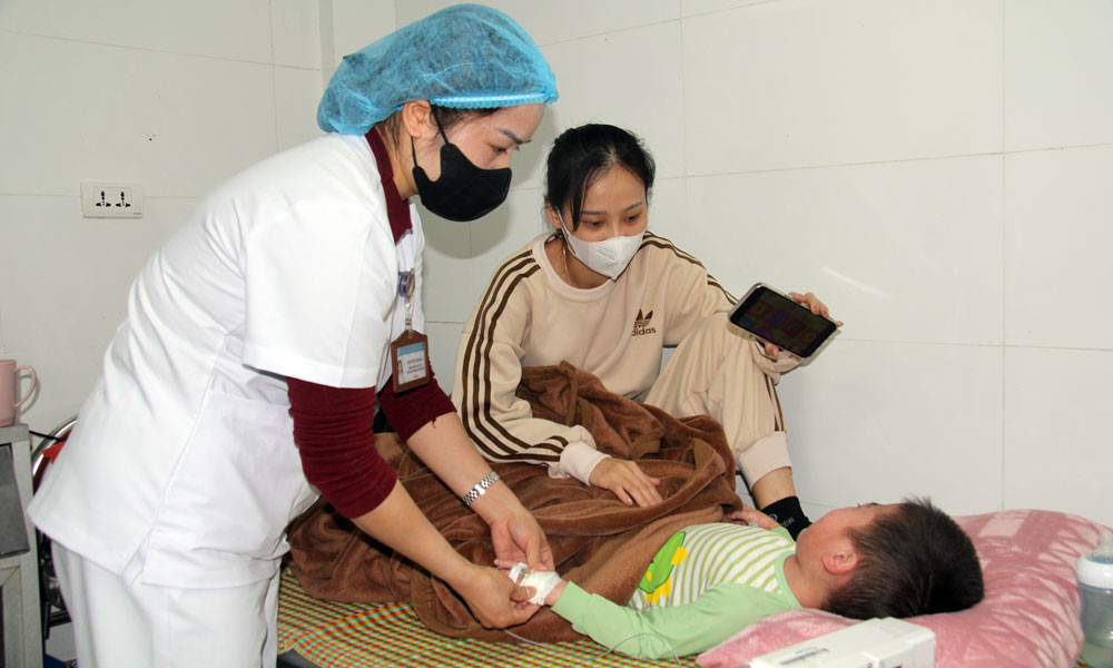 Điều trị bệnh nhi mắc sởi ở Bắc Giang. Điều trị bệnh nhi mắc sởi ở Bắc Giang.