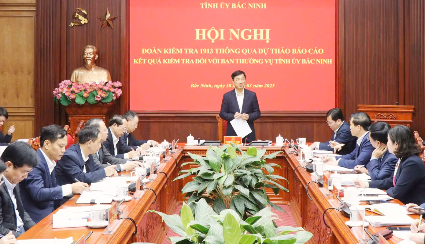 Đồng chí Nguyễn Duy Ngọc - Ủy viên Bộ Chính trị, Bí thư Trung ương Đảng, Chủ nhiệm Ủy ban Kiểm tra Trung ương, chủ trì hội nghị. Đồng chí Nguyễn Duy Ngọc - Ủy viên Bộ Chính trị, Bí thư Trung ương Đảng, Chủ nhiệm Ủy ban Kiểm tra Trung ương, chủ trì hội nghị.