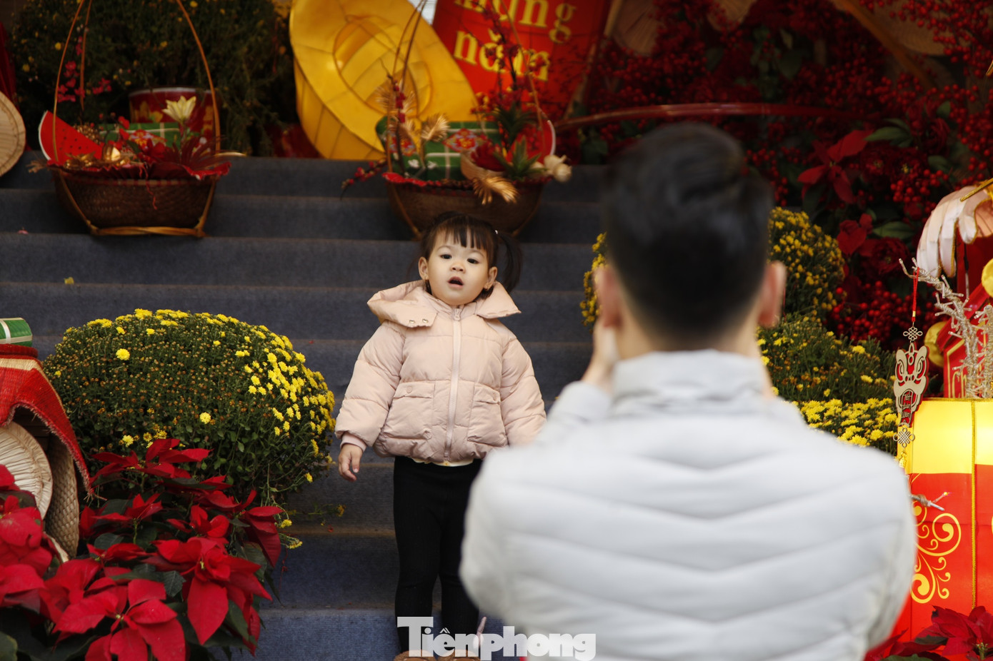 Người dân vào chụp ảnh miễn phí. Ảnh: Nguyễn Thắng Người dân vào chụp ảnh miễn phí. Ảnh: Nguyễn Thắng