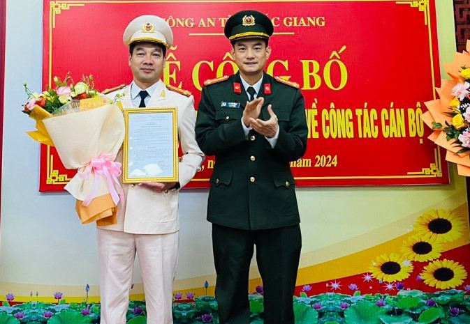 Công bố quyết định Phó Trưởng Công an huyện Sơn Động.