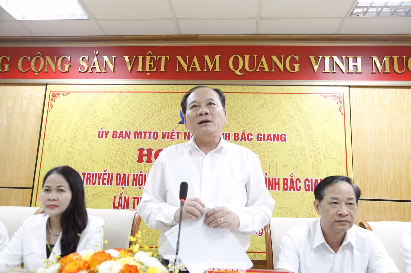 Chủ tịch Mặt trận Tổ quốc tỉnh Bắc Giang Trần Công Thắng thông tin về đại hội. Ảnh: Nguyễn Thắng