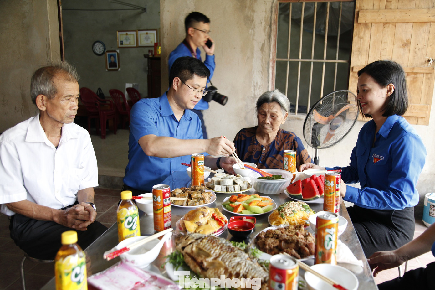 Tỉnh Đoàn Bắc Giang và Huyện Đoàn Yên Dũng tổ chức bữa cơm tri ân gia đình liệt sĩ. Ảnh: Nguyễn Thắng