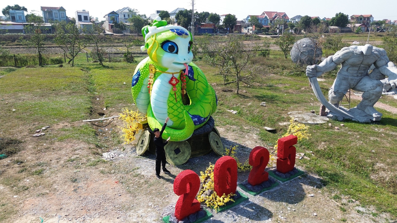 Mấy ngày qua, trên mạng xã hội xuất hiện linh vật rắn ở Bắc Giang thu hút sự chú ý của nhiều người. Mấy ngày qua, trên mạng xã hội xuất hiện linh vật rắn ở Bắc Giang thu hút sự chú ý của nhiều người.