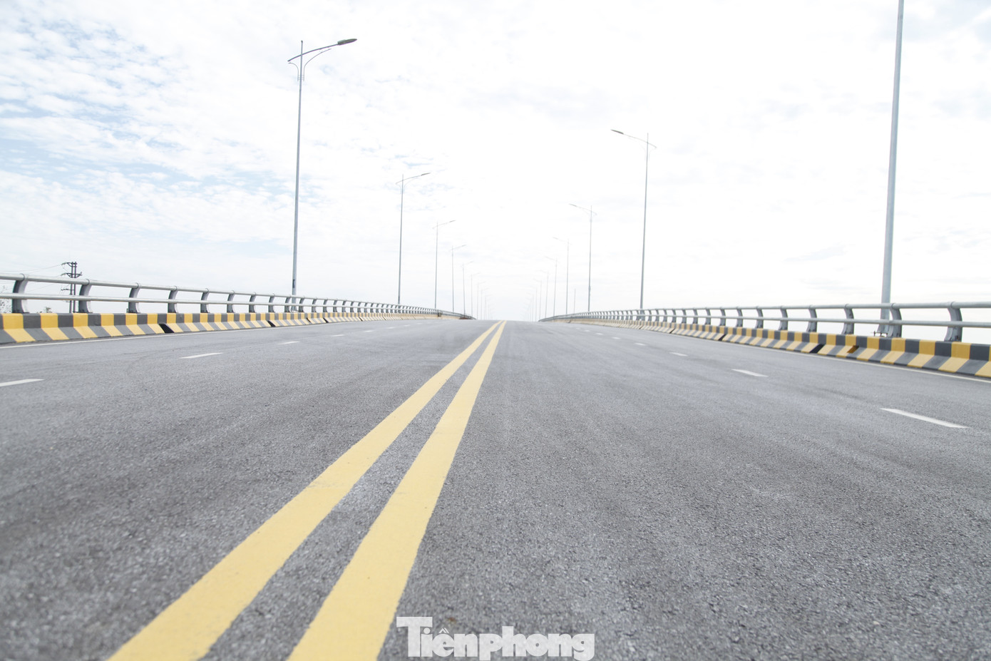 Dự án có tổng chiều dài khoảng 2 km. Phần đường phía Bắc Giang dài khoảng 1,3 km, công trình cầu dài gần 500 m. Phần đường phía Bắc Ninh dài hơn 101 m.