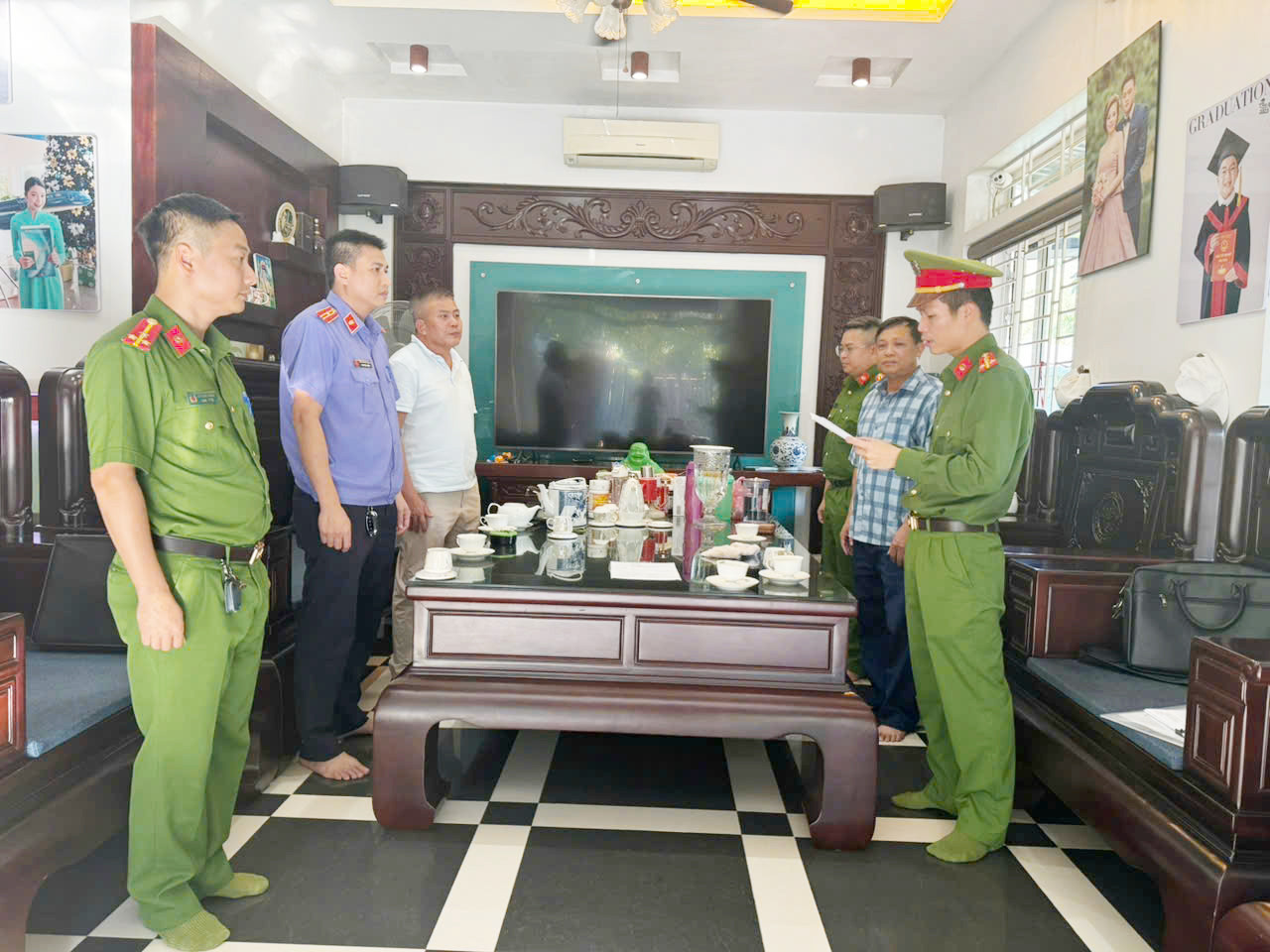 Cơ quan Công an tiến hành các hoạt động tố tụng với Hải. Cơ quan Công an tiến hành các hoạt động tố tụng với Hải.