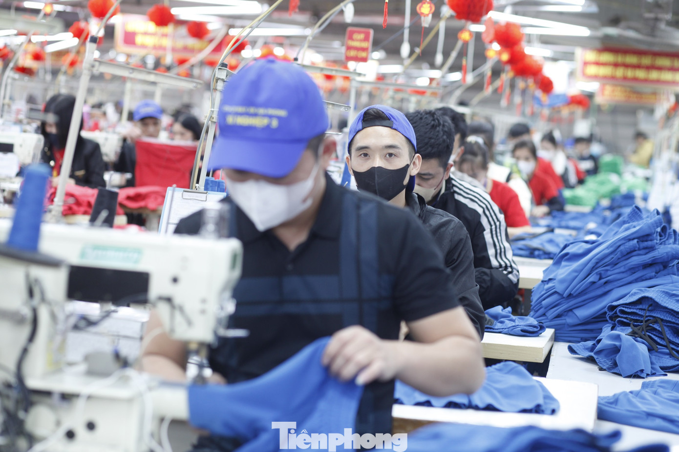 Theo lãnh đạo Ban Quản lý các Khu công nghiệp tỉnh Bắc Giang, ngày 3/2, có hơn 118.000 lao động trong các khu công nghiệp ở Bắc Giang quay trở lại làm việc sau Tết so với trước Tết là hơn 150.000 người. Ra Tết, phần lớn các doanh nghiệp đều có đơn hàng, đảm bảo công việc và thu nhập cho công nhân. Ảnh: Nguyễn Thắng.