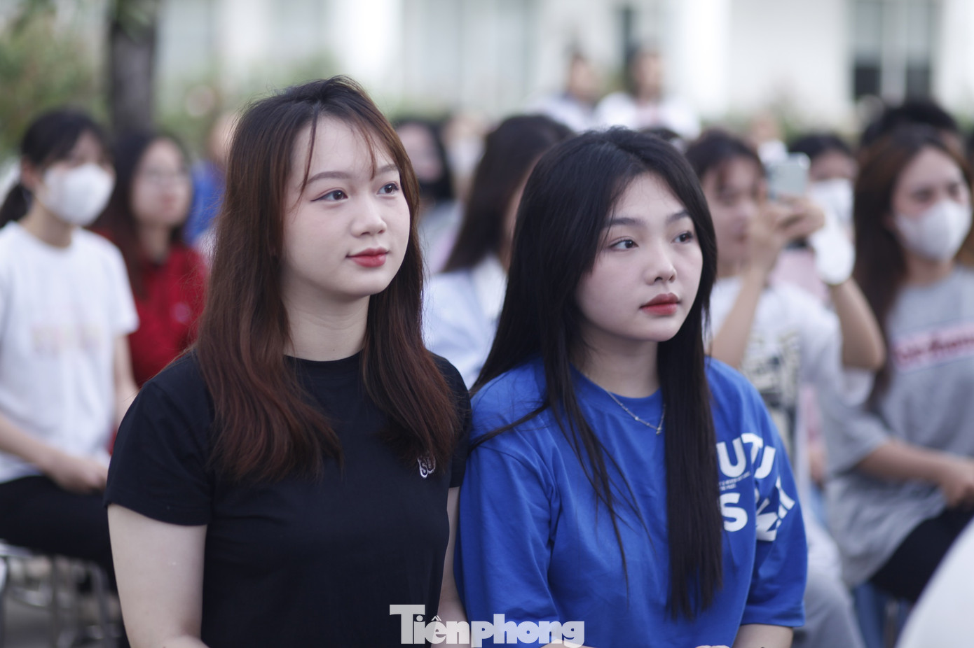 Nhiều bạn sinh viên đặt câu hỏi về nhu cầu tuyển dụng, chế độ làm việc tại các doanh nghiệp. Ảnh: Nguyễn Thắng Nhiều bạn sinh viên đặt câu hỏi về nhu cầu tuyển dụng, chế độ làm việc tại các doanh nghiệp. Ảnh: Nguyễn Thắng