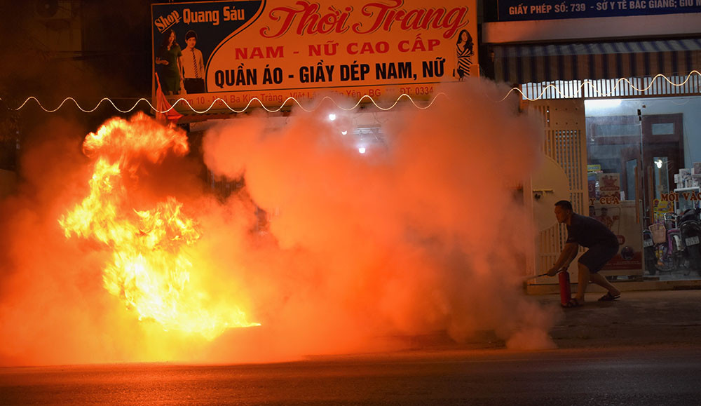 Tập huấn phòng cháy, chữa cháy cho người dân tỉnh Bắc Giang. Tập huấn phòng cháy, chữa cháy cho người dân tỉnh Bắc Giang.