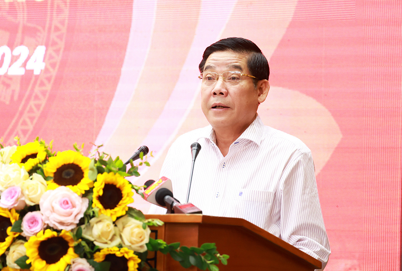 Bí thư Tỉnh ủy Bắc Giang Nguyễn Văn Gấu. Bí thư Tỉnh ủy Bắc Giang Nguyễn Văn Gấu.