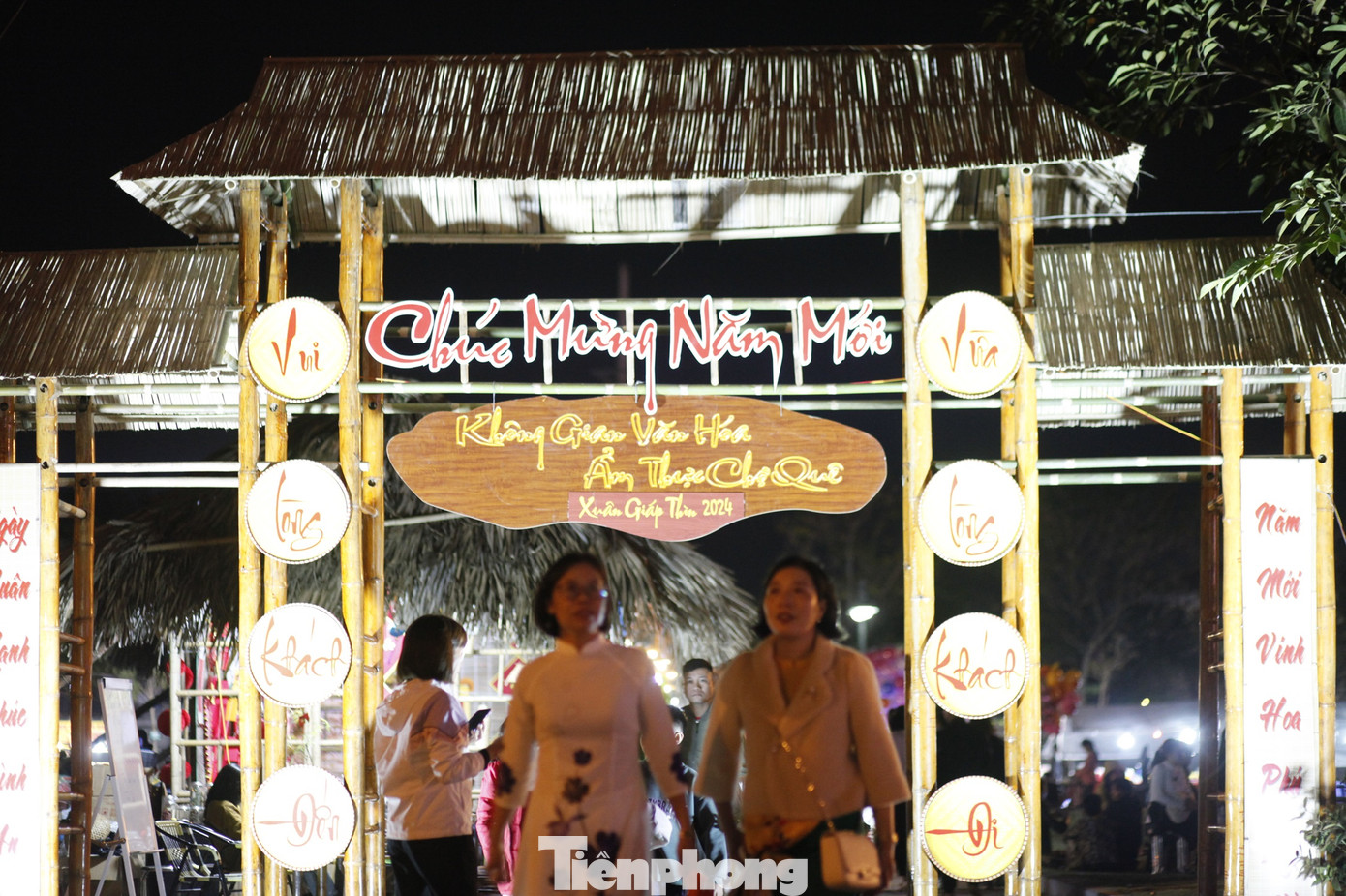 Tại Lễ hội chiến thắng Xương Giang, người dân còn tham gia hoạt động ẩm thực của các làng nghề truyền thống của thành phố Bắc Giang. Ảnh: Nguyễn Thắng.