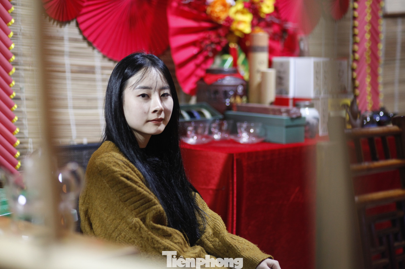 Các bạn trẻ chụp ảnh lưu niêm tại Lễ hội chiến thắng Xương Giang. Ảnh: Nguyễn Thắng.