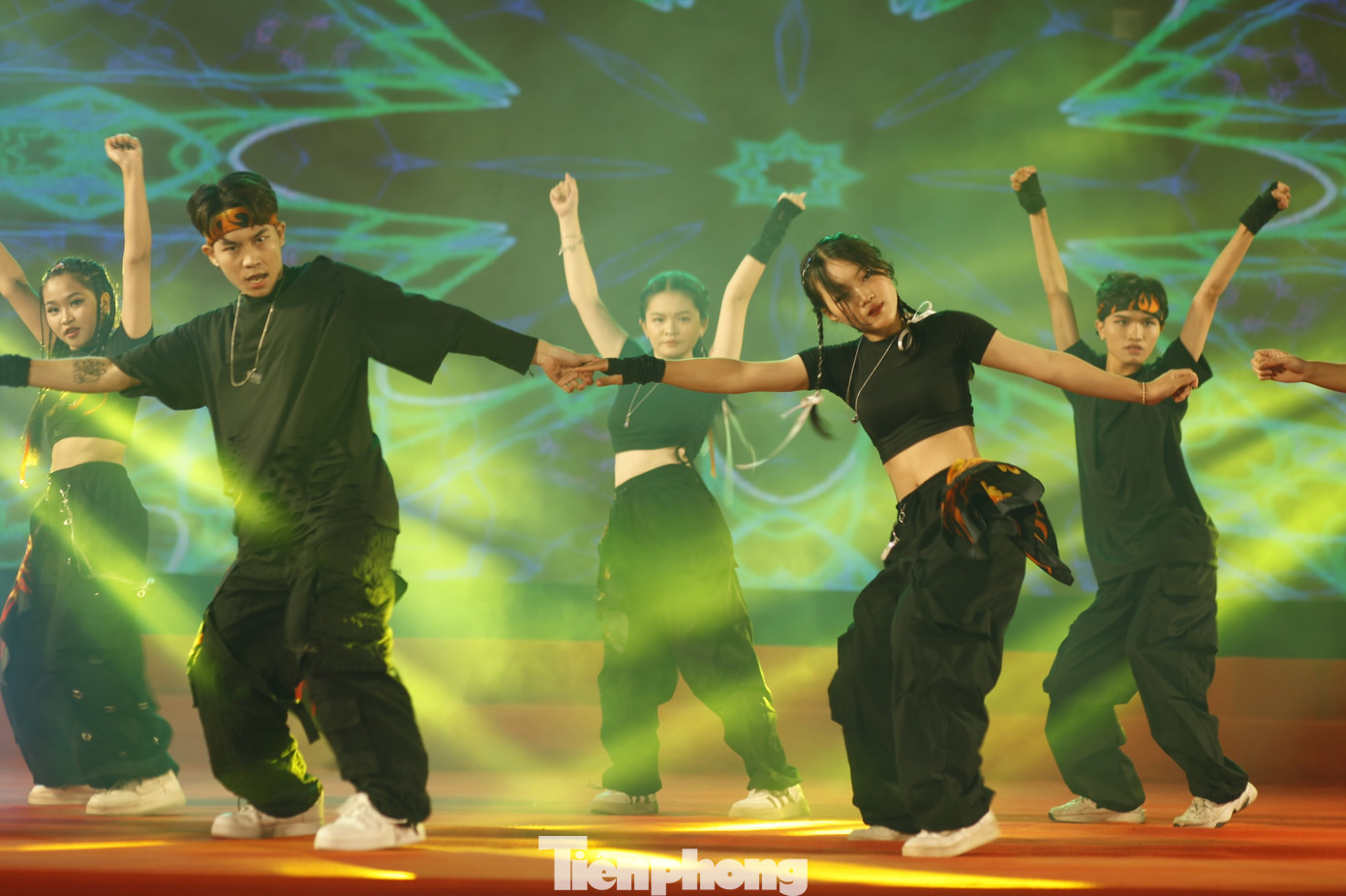 Các bạn trẻ biểu diễn nhiều tiết mục nhảy sôi động. Ảnh: Nguyễn Thắng