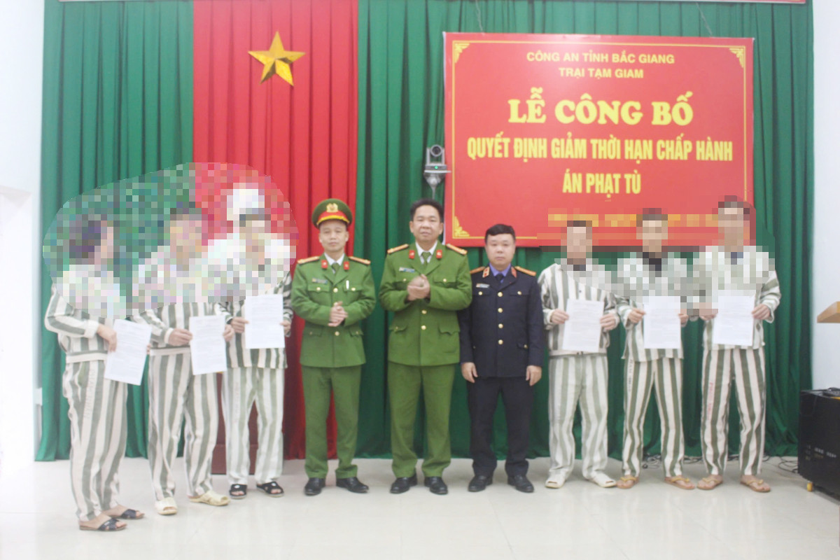 Trại tạm giam Công an tỉnh Bắc Giang công bố quyết định giảm thời hạn chấp hành án phạt tù.