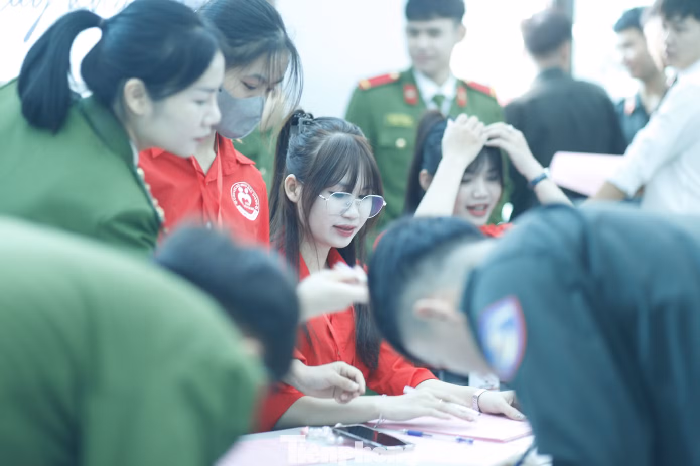 Cán bộ, đoàn viên Công an tỉnh Bắc Giang đăng ký hiến máu: Ảnh: Nguyễn Thắng