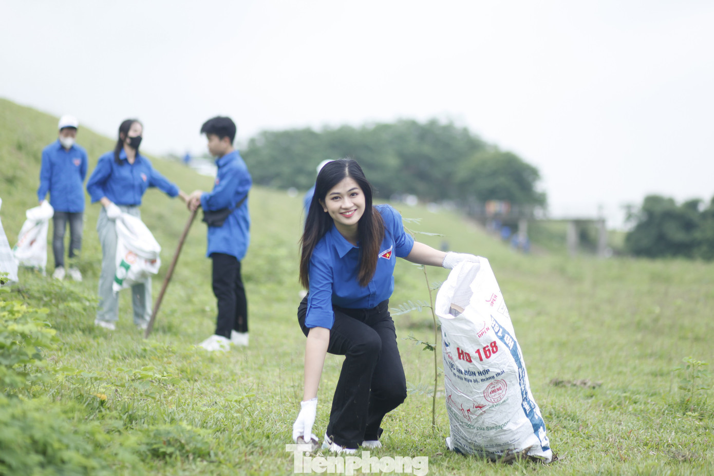 Thanh niên tỉnh Bắc Ninh tham gia tình nguyện. Ảnh: Nguyễn Thắng