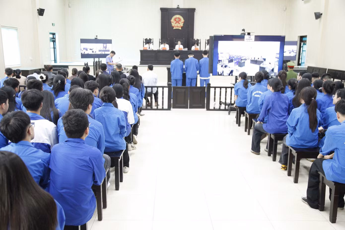 Phiên tòa có 200 học sinh tỉnh Bắc Ninh tham dự. Ảnh: Nguyễn Thắng