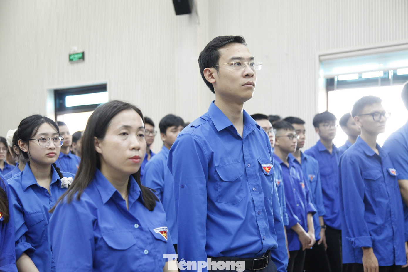 Lãnh đạo Tỉnh Đoàn Bắc Ninh và học sinh tham dự phiên tòa. Ảnh: Nguyễn Thắng