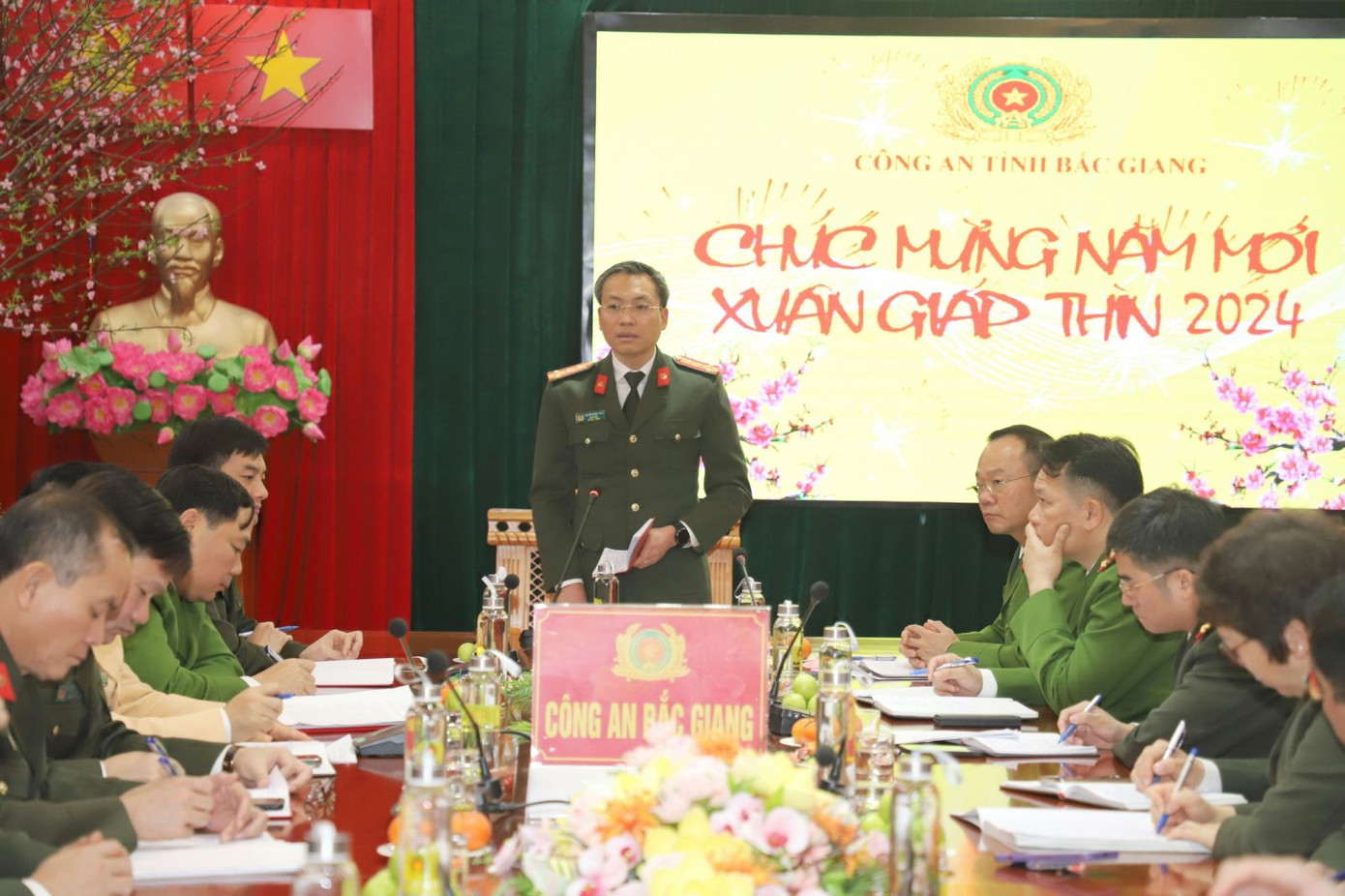 Công an tỉnh Bắc Giang giao ban công việc đêm 30 Tết. Công an tỉnh Bắc Giang giao ban công việc đêm 30 Tết.