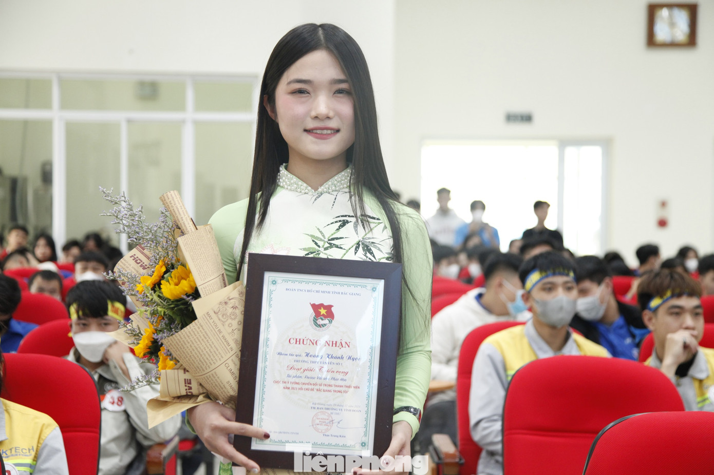 Một thí sinh đạt giải cuộc thi ý tưởng chuyển đổi số trong thanh thiếu niên với chủ đề “Bắc Giang trong tôi”. Ảnh: Nguyễn Thắng