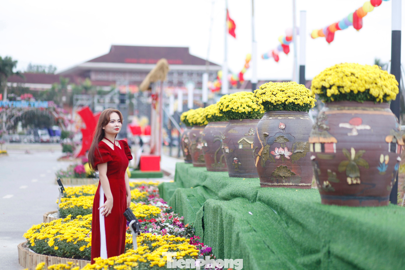 Đường hoa xuân tạo không gian đẹp phục vụ nhân dân đón Tết Nguyên đán Ất Tỵ 2025. Ảnh: Nguyễn Thắng