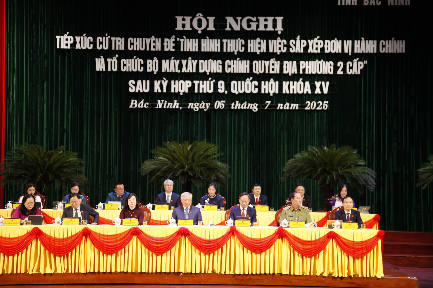 Đại biểu Quốc hội tỉnh Bắc Ninh tiếp xúc cử tri. Ảnh: Nguyễn Thắng Đại biểu Quốc hội tỉnh Bắc Ninh tiếp xúc cử tri. Ảnh: Nguyễn Thắng