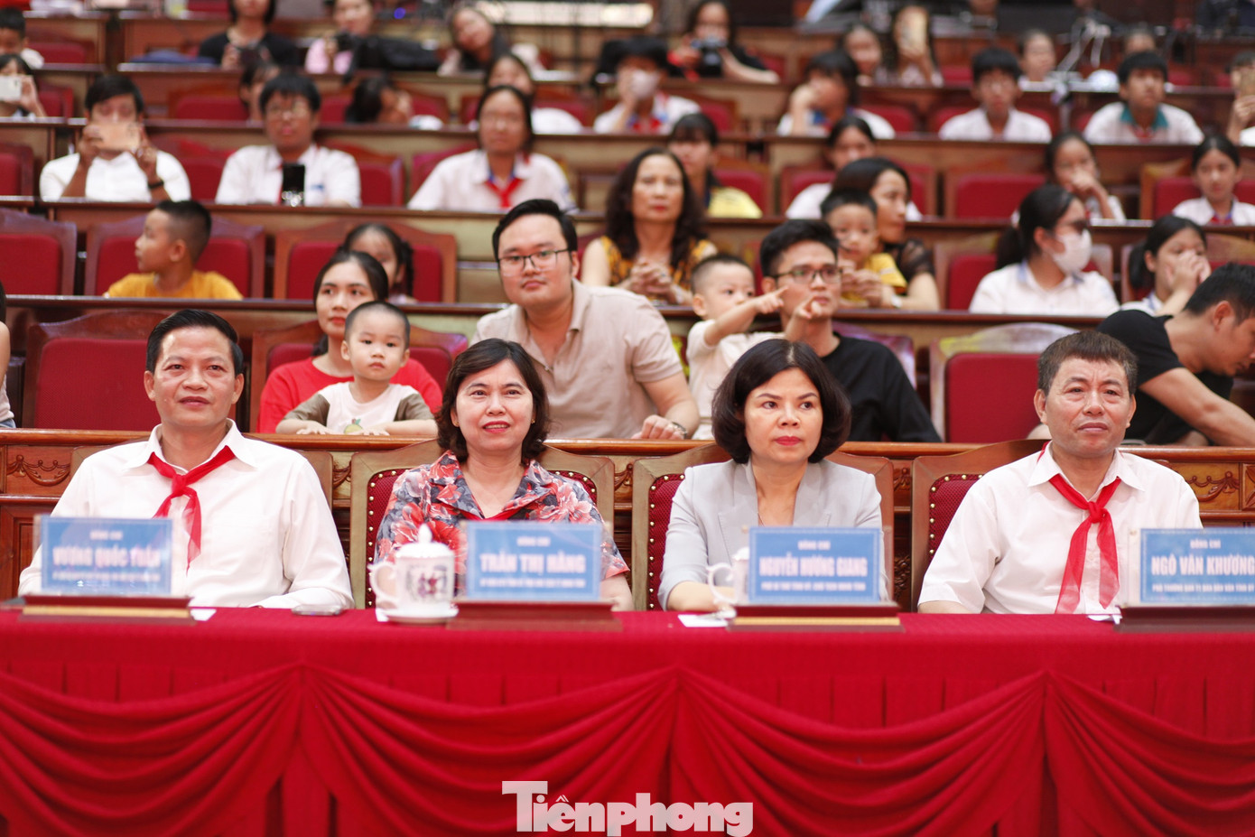 Lãnh đạo HĐND, UBND tỉnh Bắc Ninh tham dự chương trình. Ảnh: Nguyễn Thắng Lãnh đạo HĐND, UBND tỉnh Bắc Ninh tham dự chương trình. Ảnh: Nguyễn Thắng