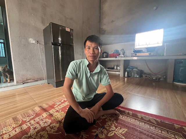 Anh Trần Văn Bảo khẳng định vợ anh “không làm gì cho nhà trường cả”, anh là người ký nhận lương nấu ăn của vợ trên giấy tờ nhưng ” chưa từng được lĩnh tiền này”.