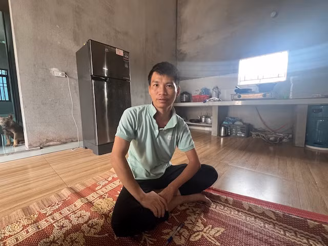Anh Trần Văn Bảo khẳng định vợ anh “không làm gì cho nhà trường cả”, anh là người ký nhận lương nấu ăn của vợ trên giấy tờ nhưng ” chưa từng được lĩnh tiền này”.