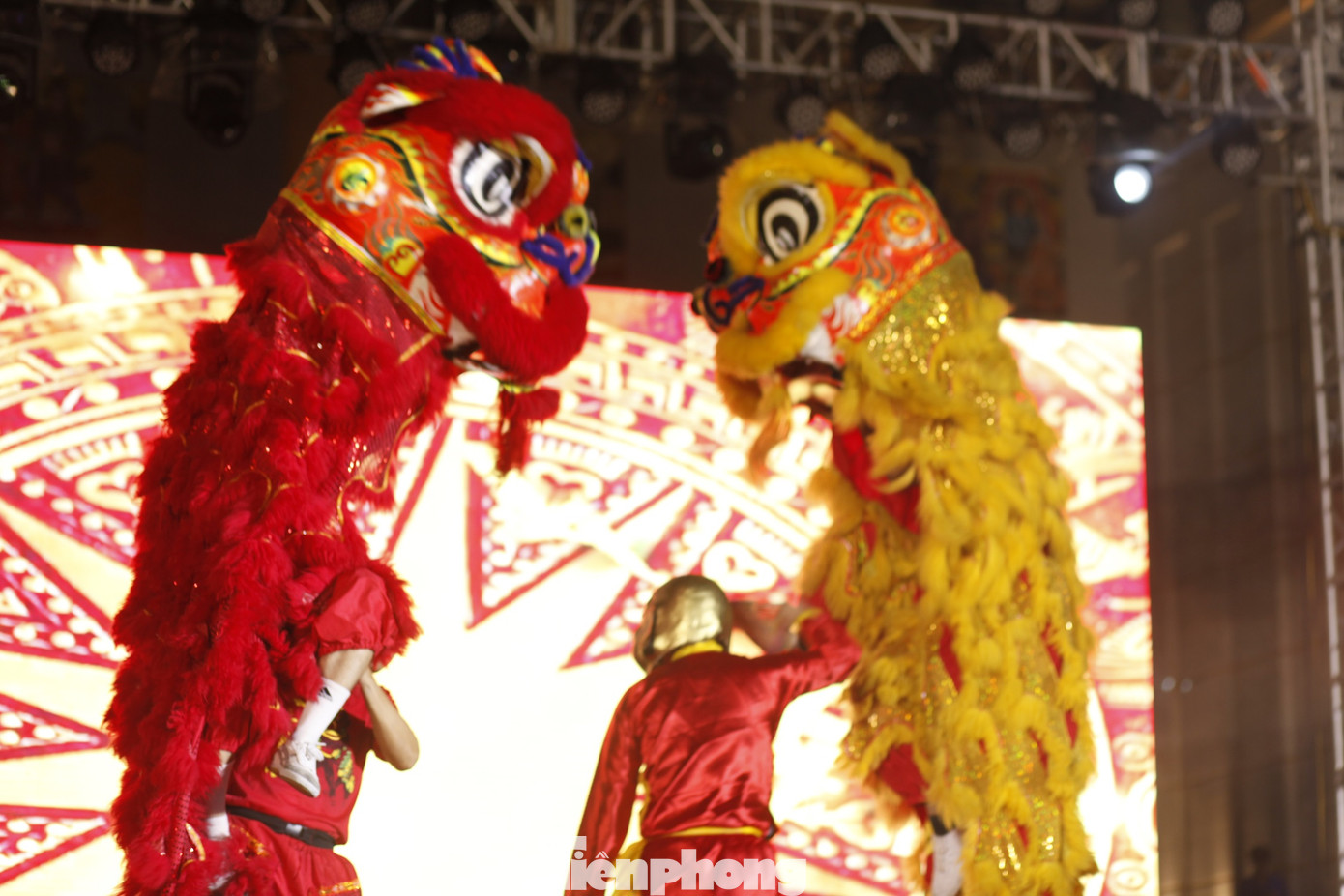 Màn múa lân tại chương trình. Ảnh: Nguyễn Thắng