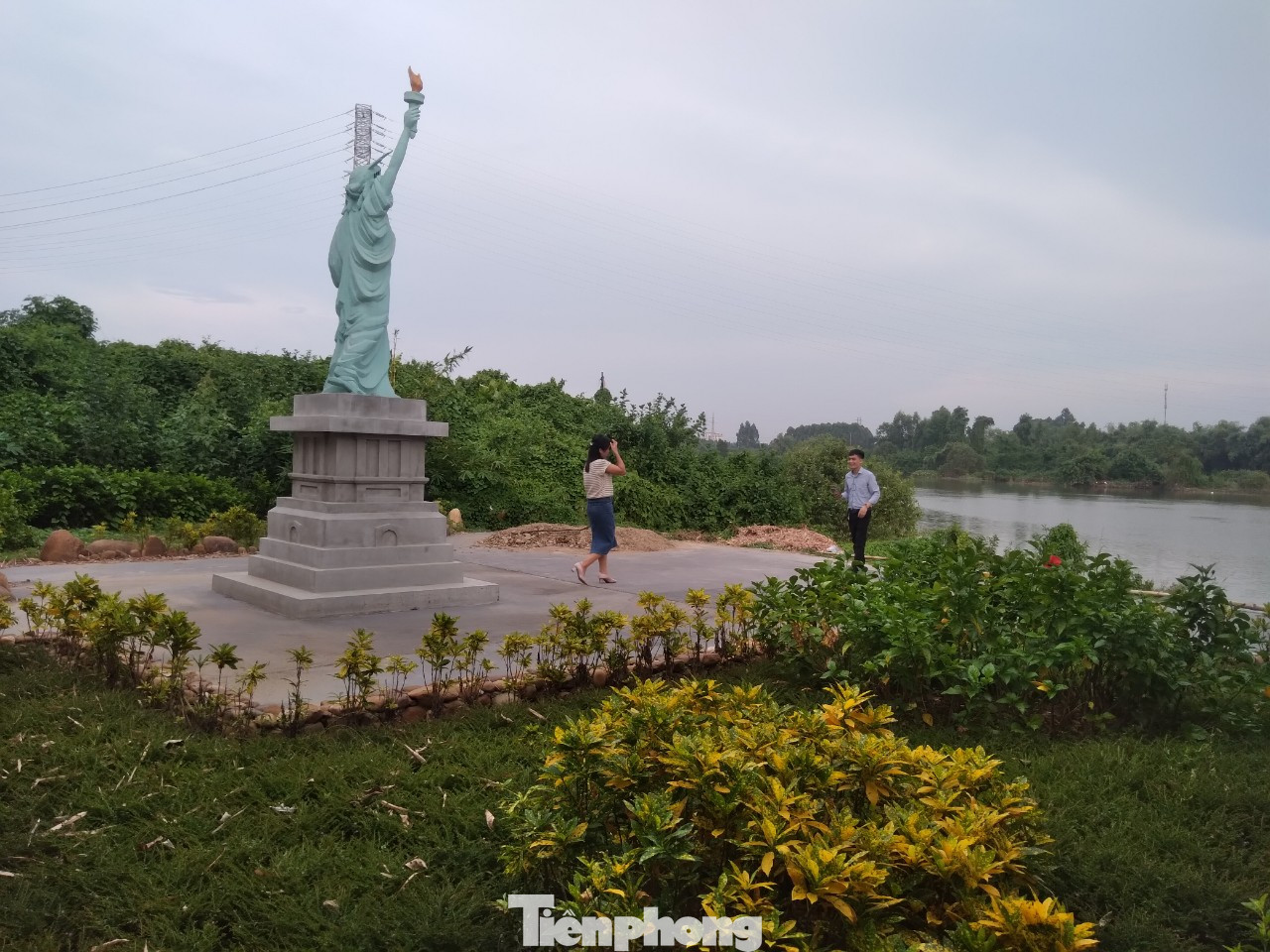 Công trình vi phạm tại dự án khu vui chơi, giải trí, dịch vụ sinh thái của Cty TNHH dịch vụ và thương mại Cua Đỏ. Ảnh: Nguyễn Thắng.