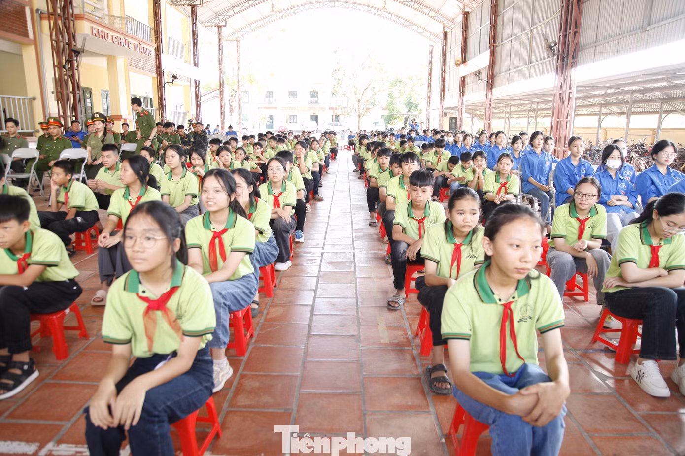 Học sinh và đoàn viên tham dự chương trình. Ảnh: Nguyễn Thắng